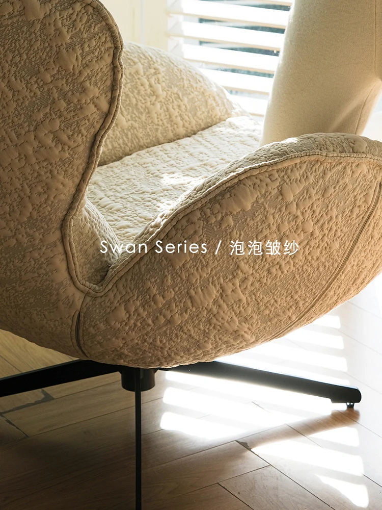 CH049 - Swan Chair: Bubble-shaped, Single Seater, Reading Nook, Comfortable