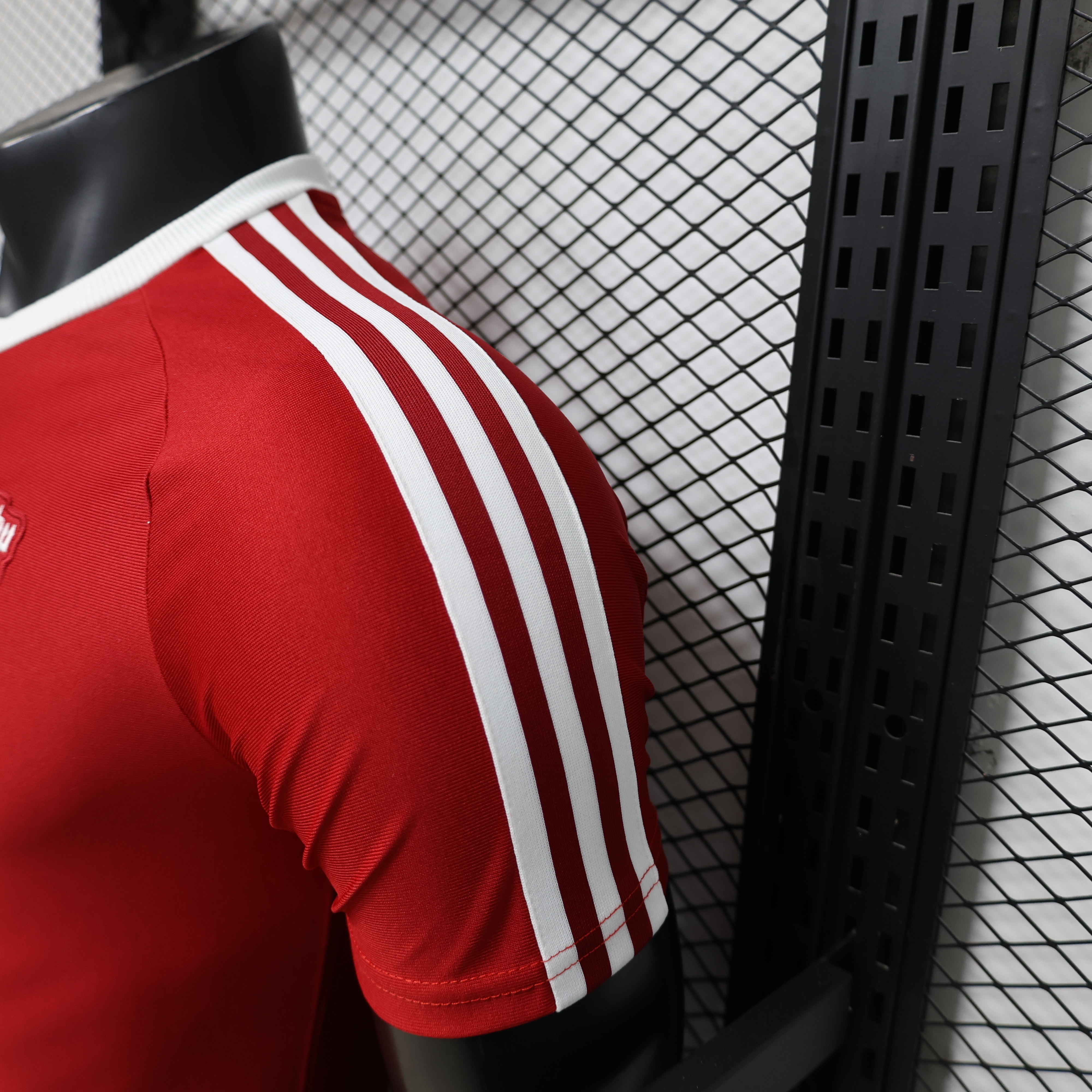 Manchester United x adidas Originals T-Shirt Red
