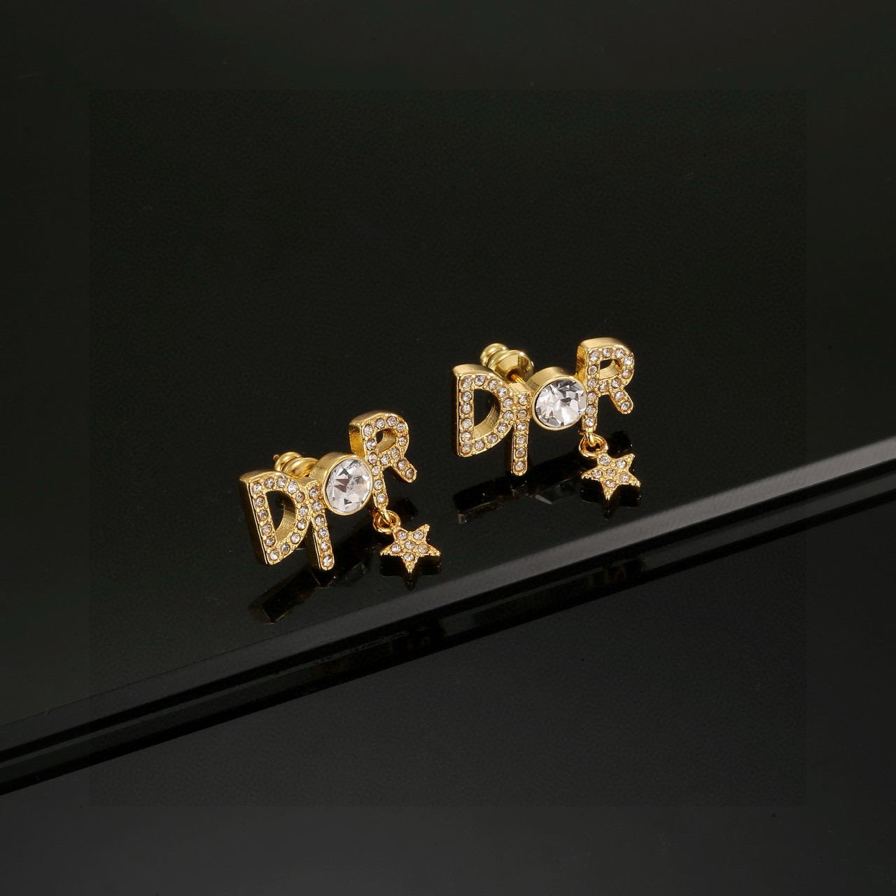 Dior Letter Stud Earrings - cnluxepick