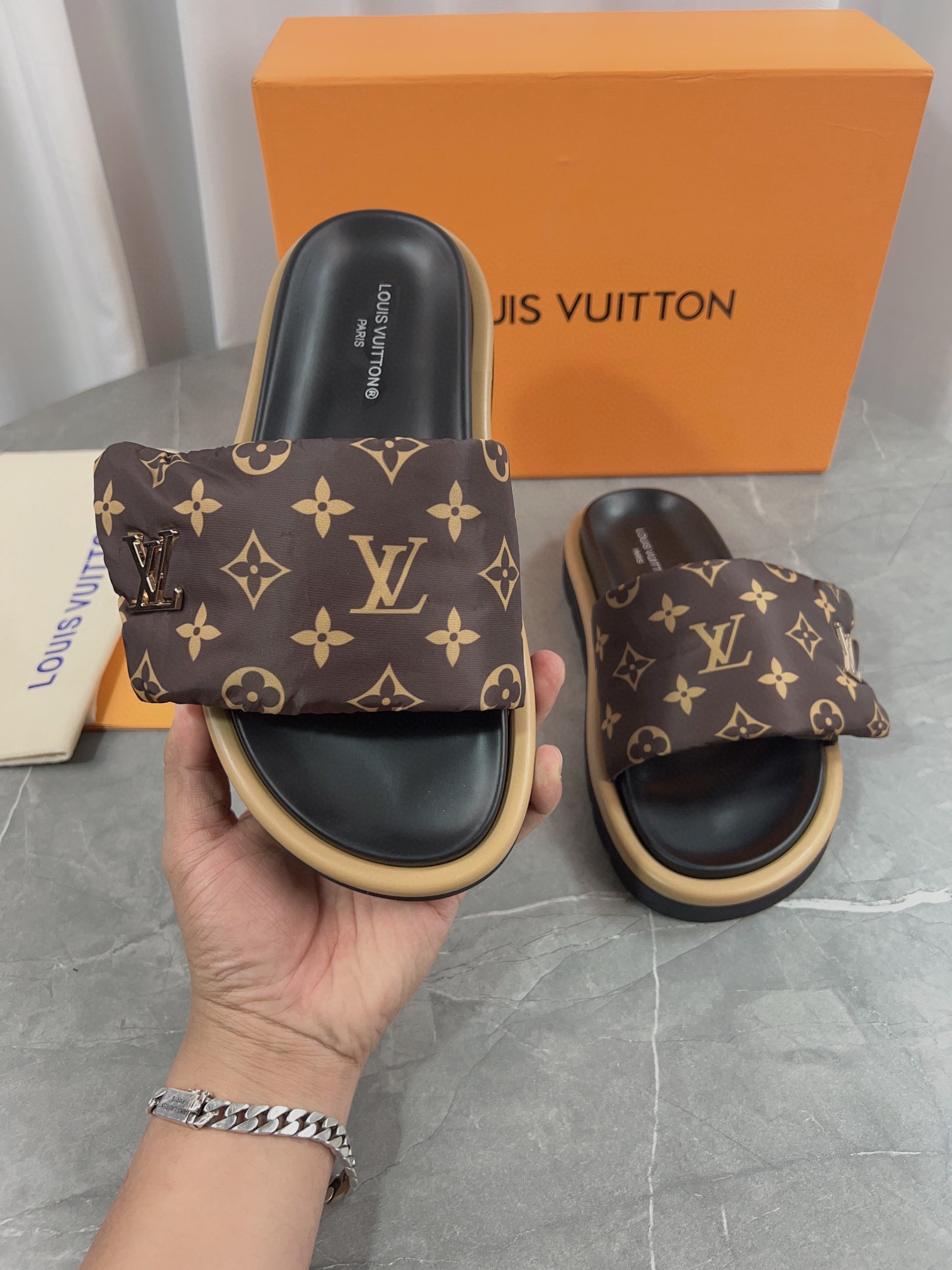 LV Embossed Sandals - cnluxepick