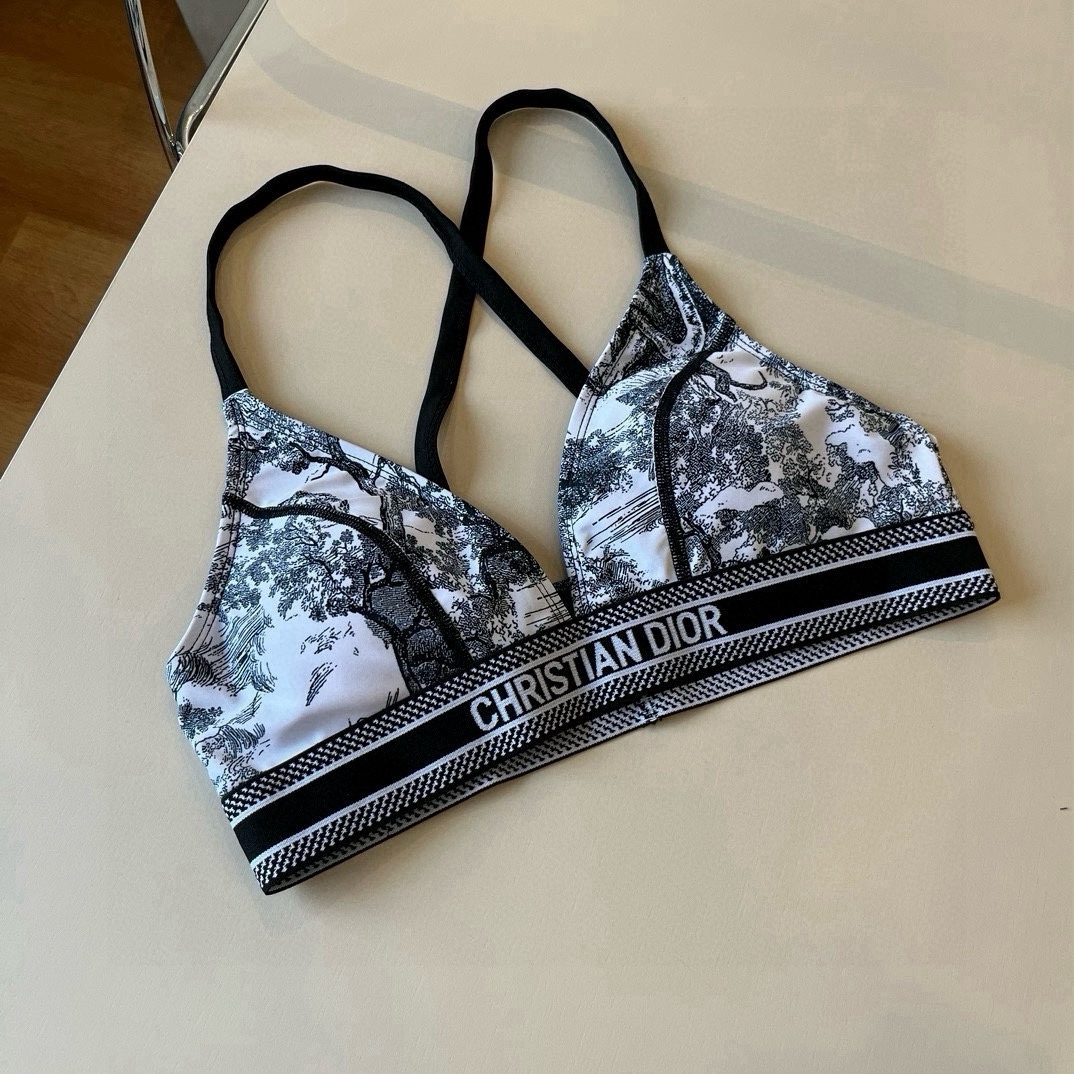 Dior's new two-piece swimsuit - cnluxepick
