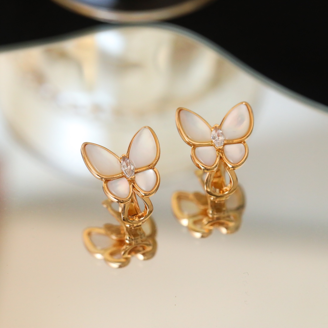 Van Cleef & Arpels butterfly earrings - cnluxepick