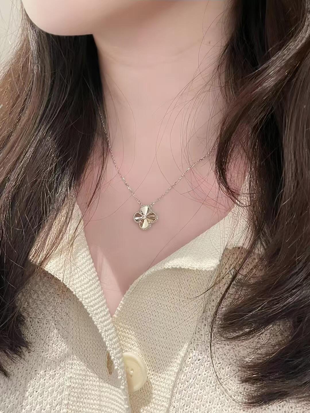 Vca laser carved four-leaf clover necklace - cnluxepick