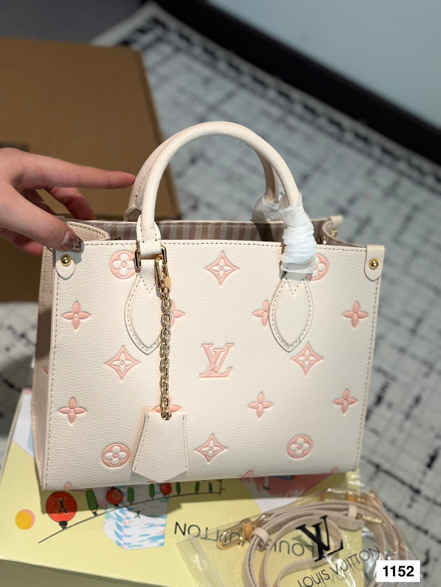 LV Onthego Tote Bag - cnluxepick