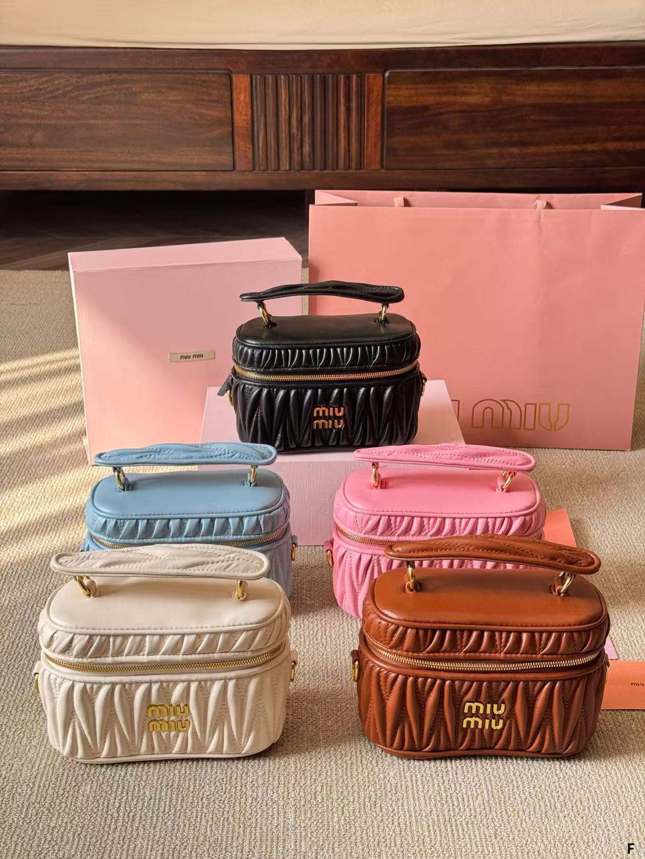 Miumiu Square box makeup bag - cnluxepick