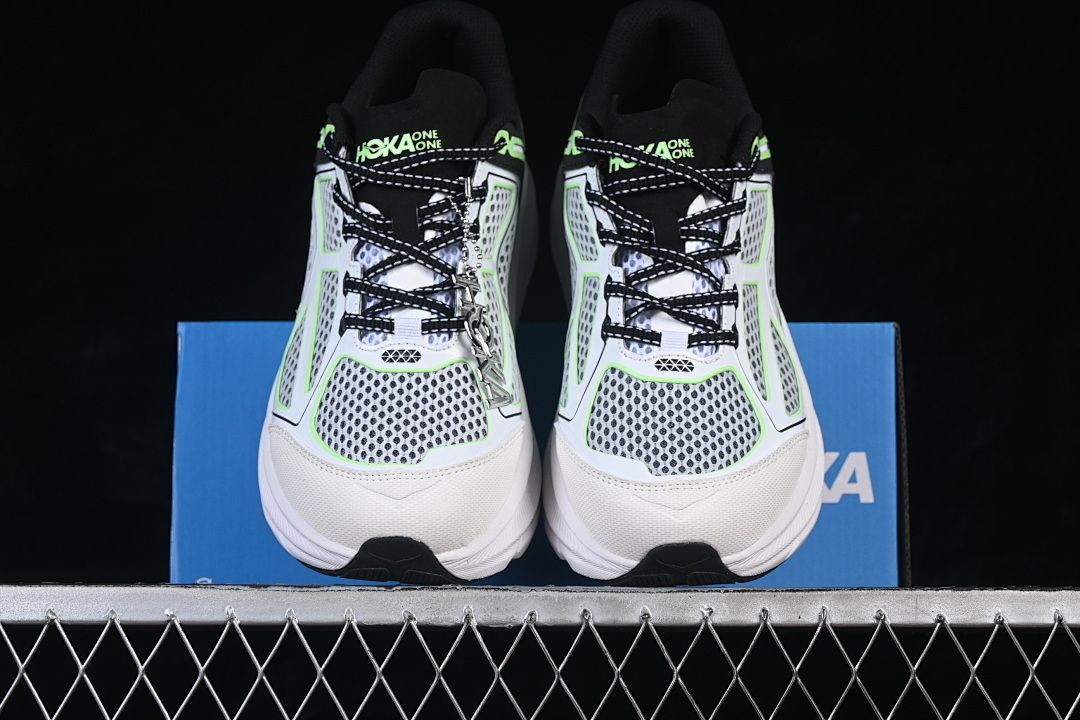 HOKA One One Clifton One 9
