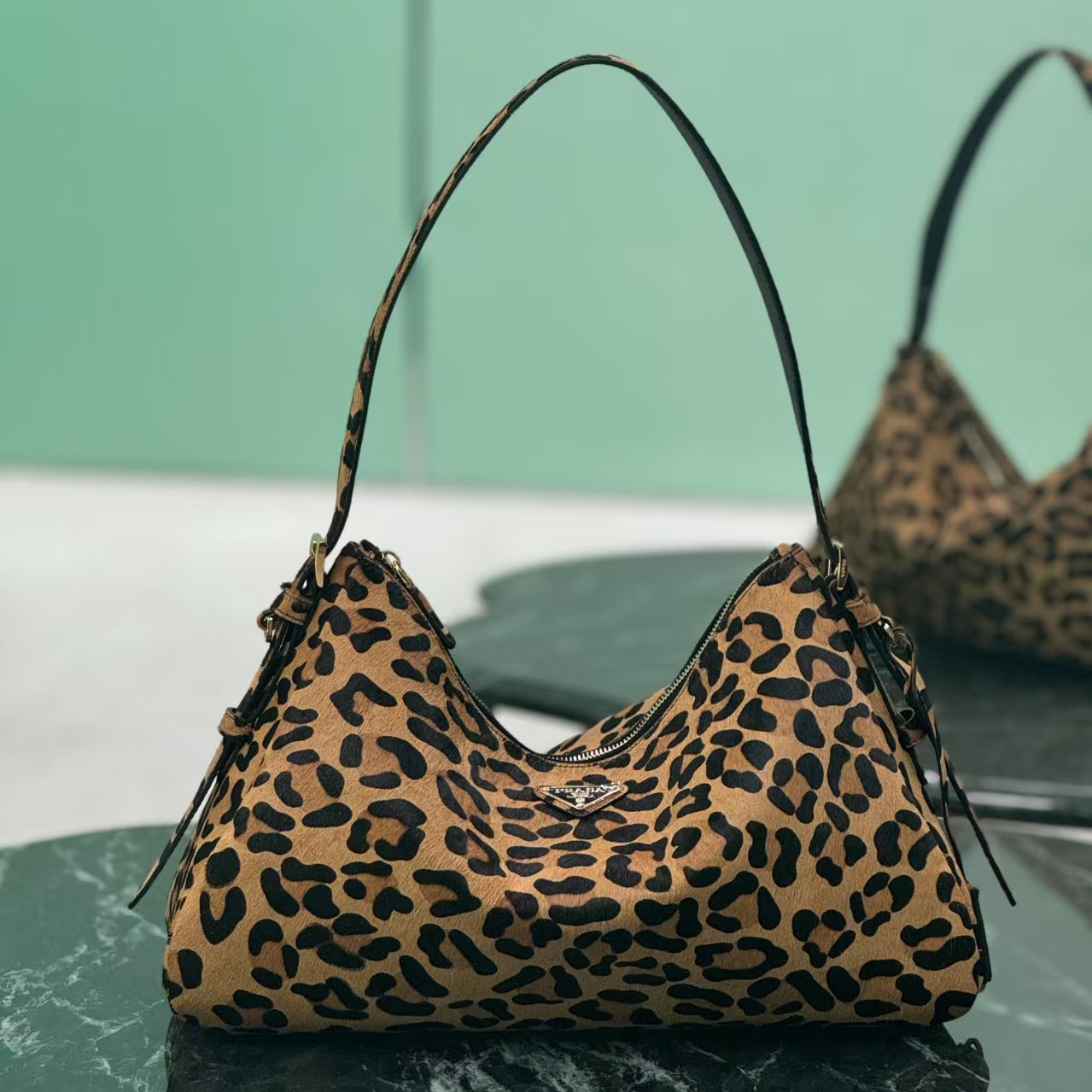 Top version Prada leopard print handbag - cnluxepick