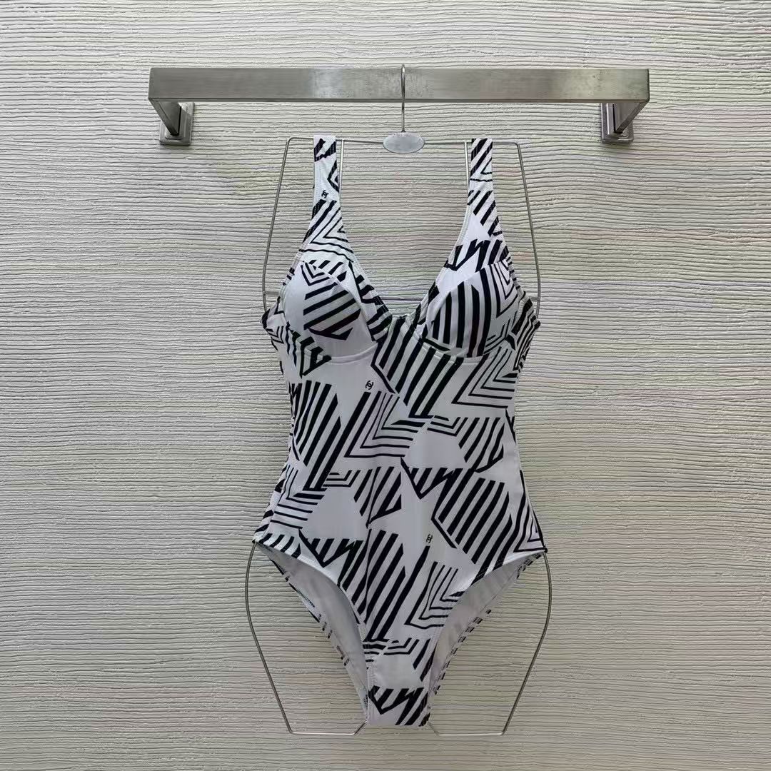 Chanel's new one-piece swimsuit bikini - cnluxepick