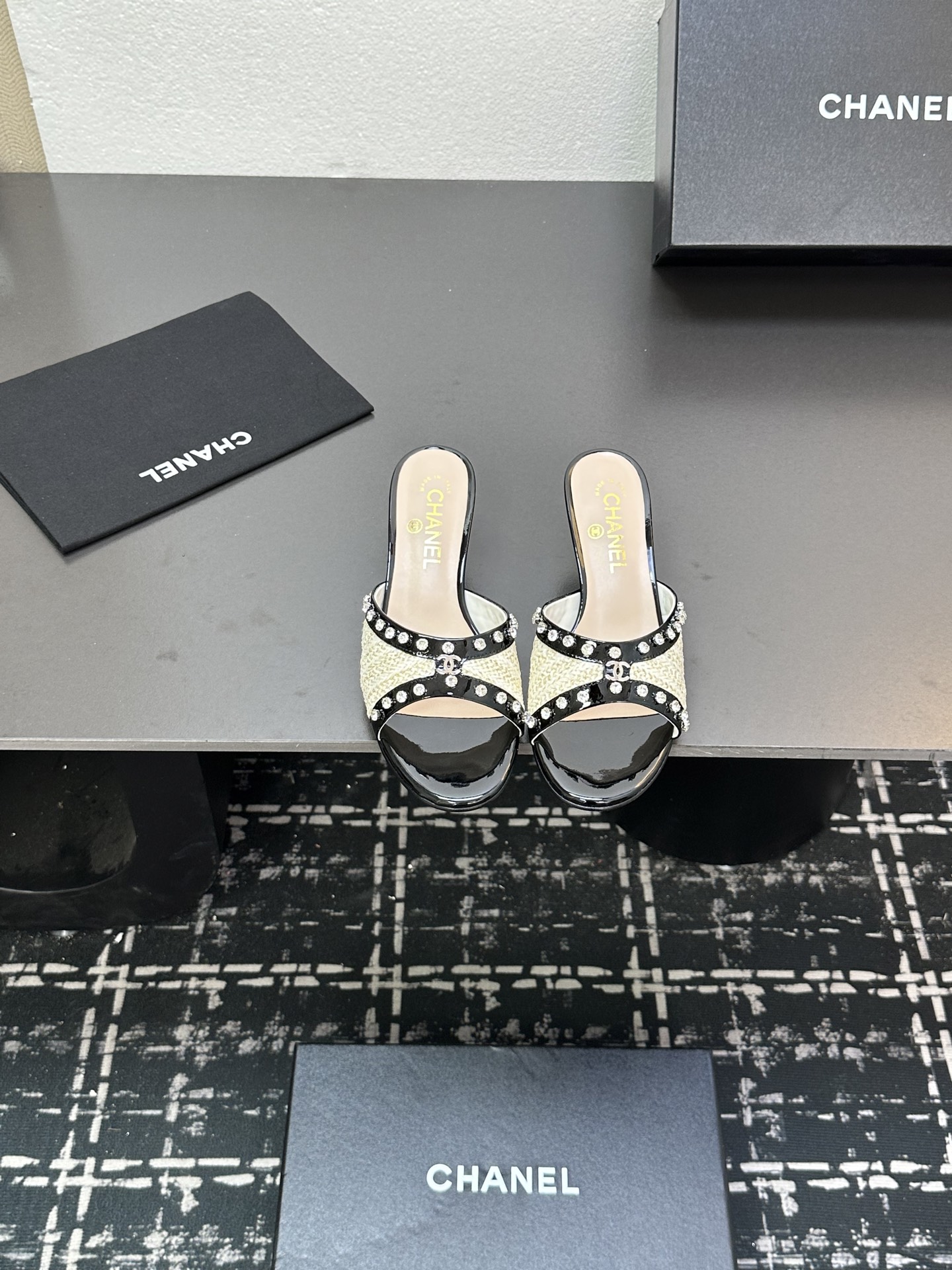 Chanel's new braided rhinestone low-heeled slippers - cnluxepick