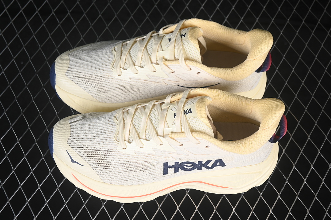 HOKA One One Challenger 8 Running Shoes