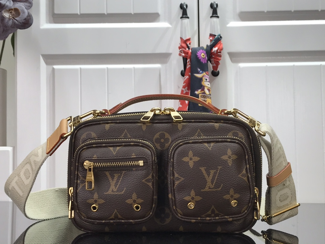 Louis Vuitton Utility Cross-Body Bag 18 Cm