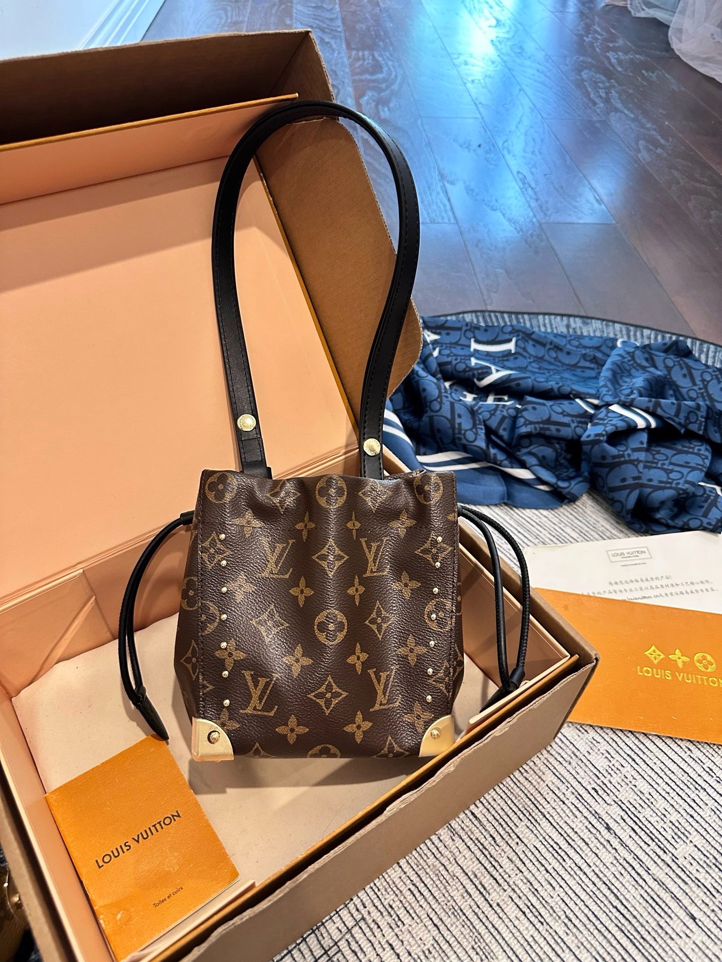 LV nano noe trunk shoulder bag - cnluxepick