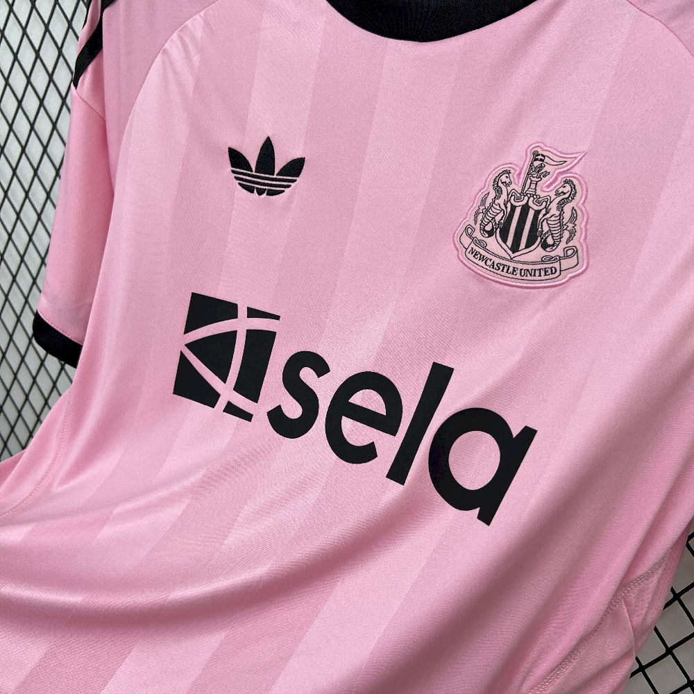 Newcastle maillot foot rose 2026 2027€14.99