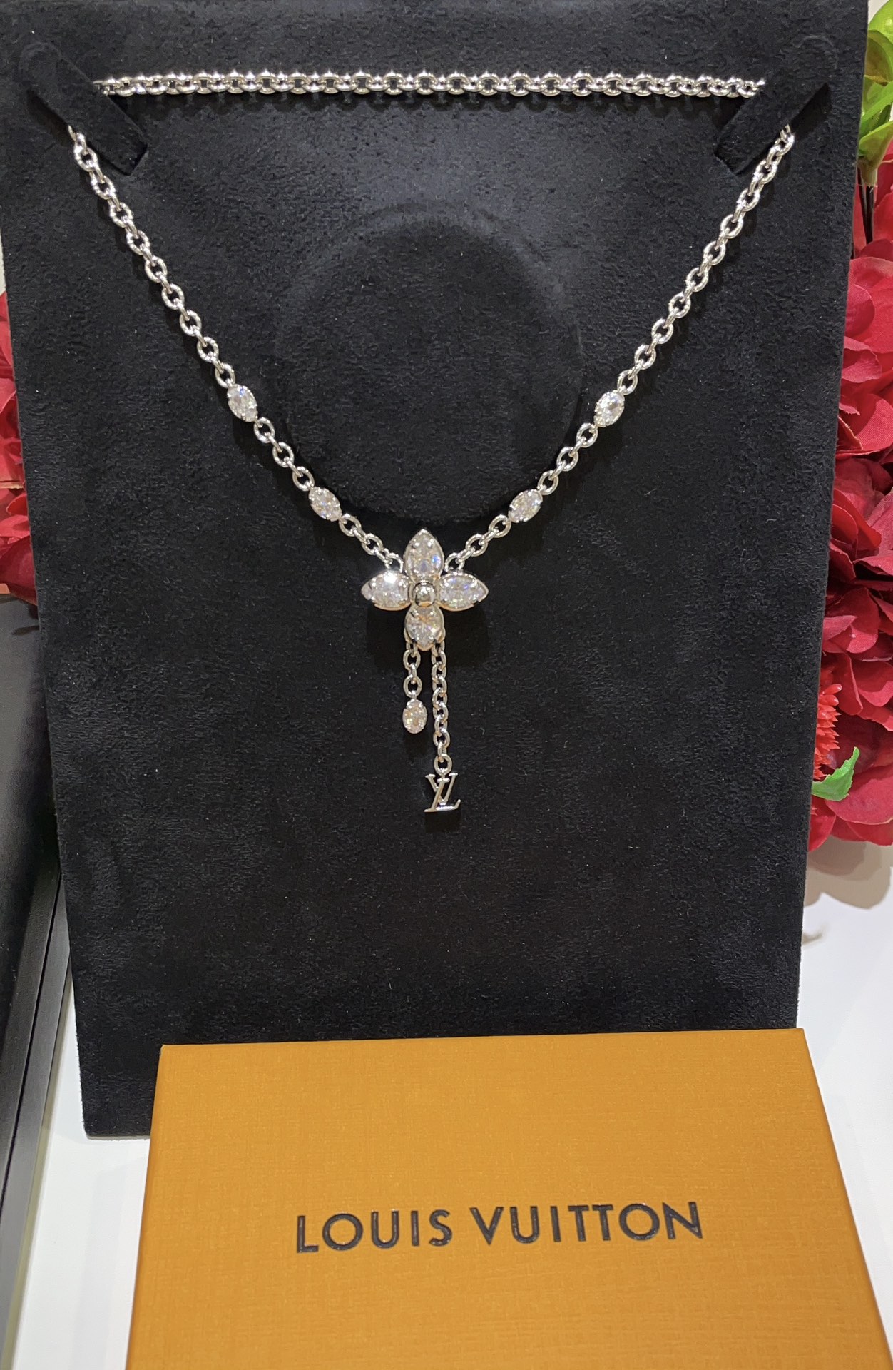 LV new plum blossom diamond tassel necklace - cnluxepick