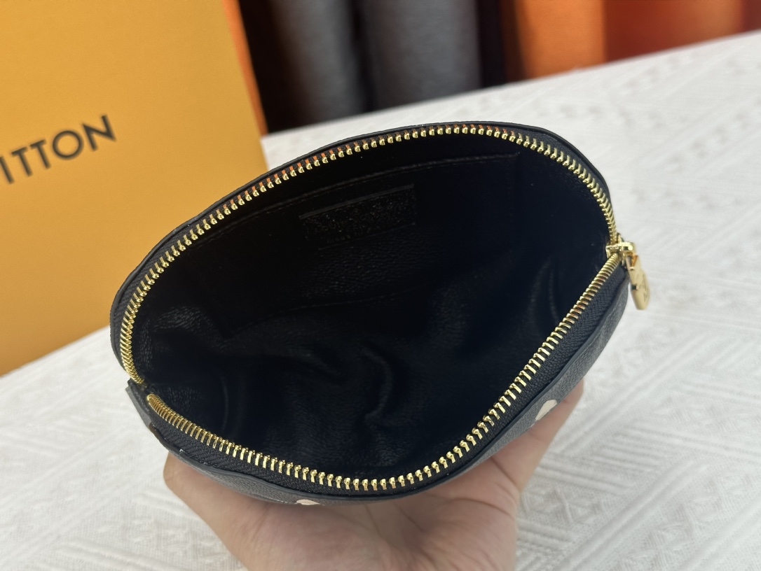 Louis Vuitton Cosmetic Pouch Pm Black 17Cm M59086