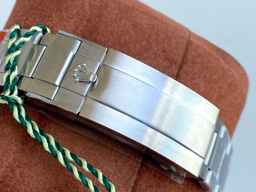GMT-MASTER II CUSTOM GREEN BLACK BEZEL LIMITED EDITION