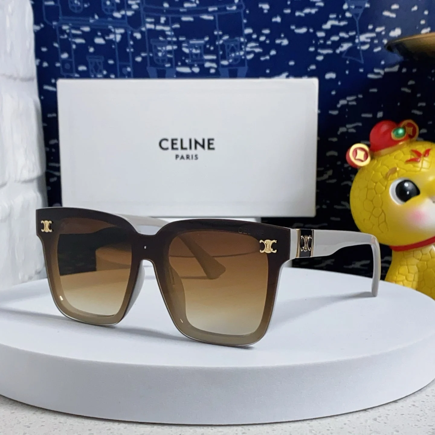 Celine Square Large Frame Arc de Triomphe Sunglasses - cnluxepick