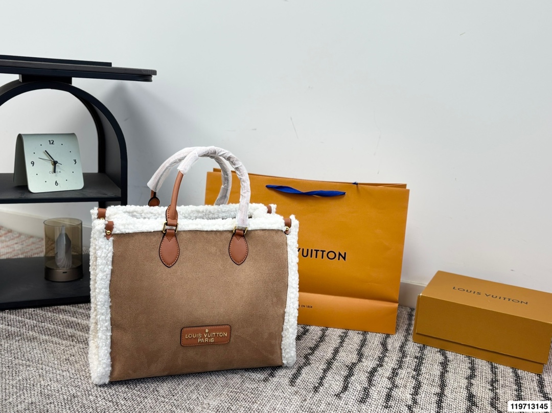 LV lambswool diaper bag - cnluxepick