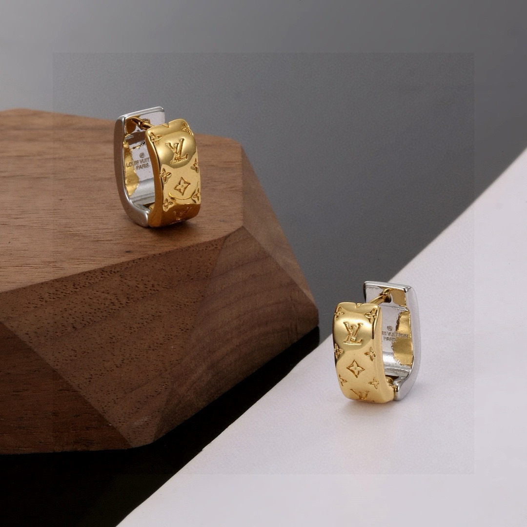 LV Four-Leaf Clover Hollow Twist Earrings - cnluxepick