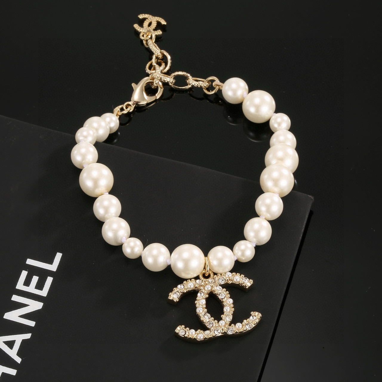 Chanel's new pearl bracelet - cnluxepick
