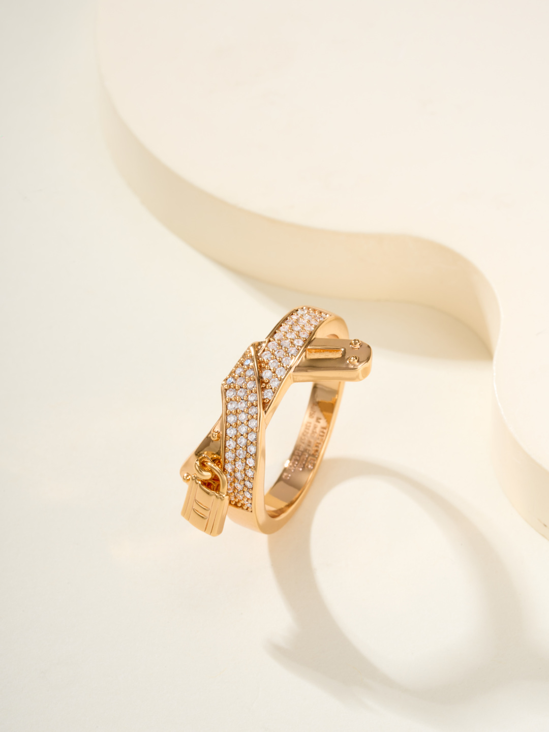 Kelly Gavroche twisted knot diamond ring - cnluxepick