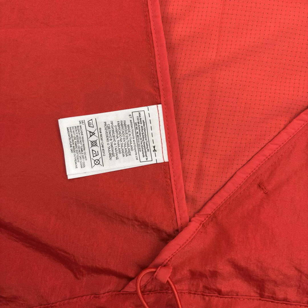Bayer munichen Windbreaker Red