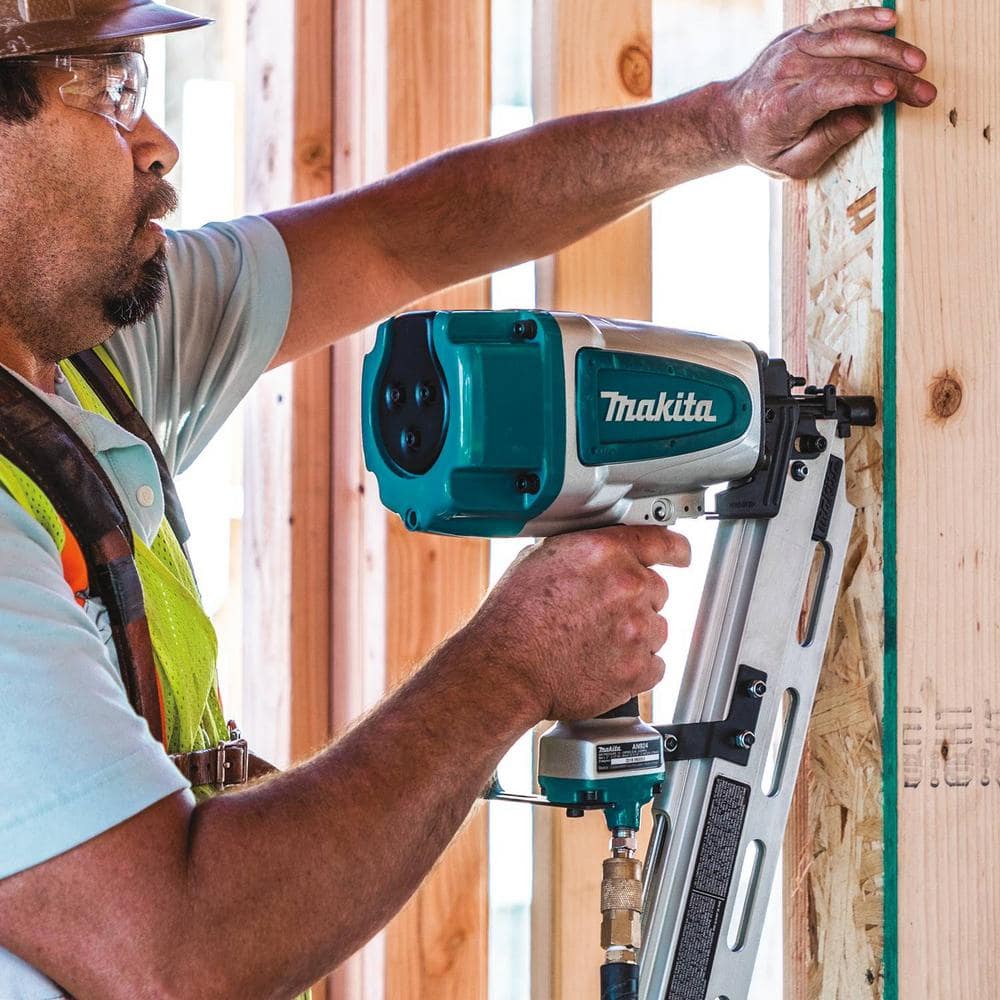 Makita 3-1/2 in. 21-Degree Pneumatic Full Round Head Framing Nailer AN924