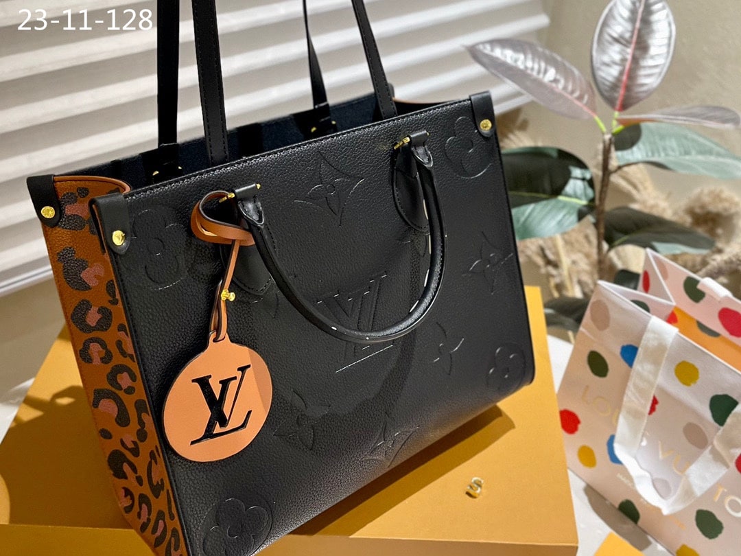 Louis Vuitton Wild At Heart OnTheGo MM M58522 Black 35Cm