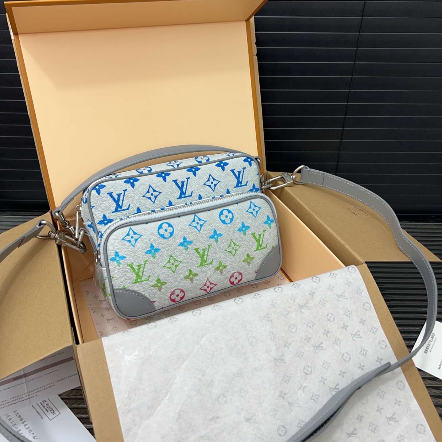 Louisvuitton off-white shoulder strap messenger bag - cnluxepick