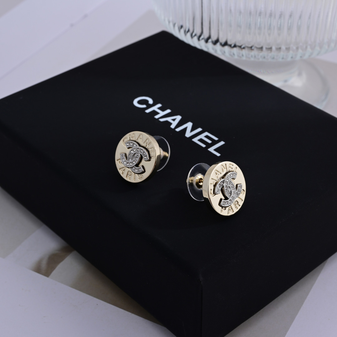 Chanel letter stud earrings - cnluxepick