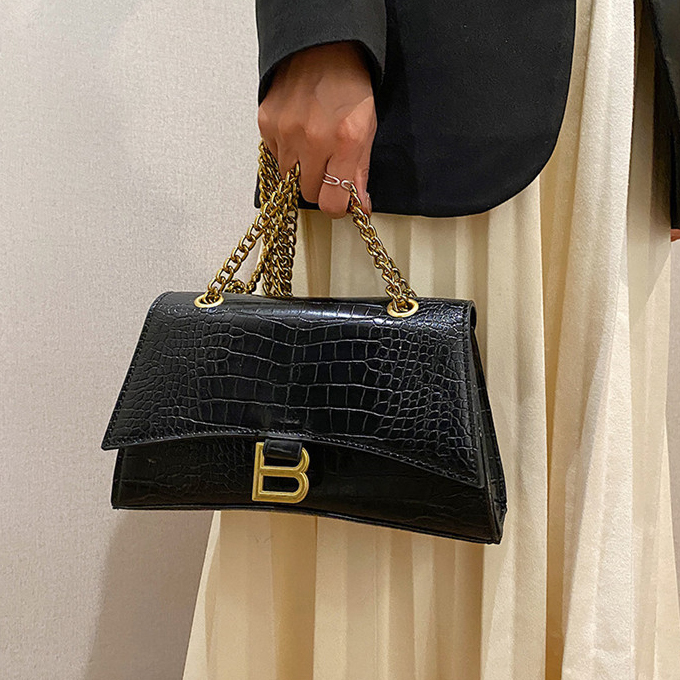 Balenciaga chain Crossbody bag - cnluxepick