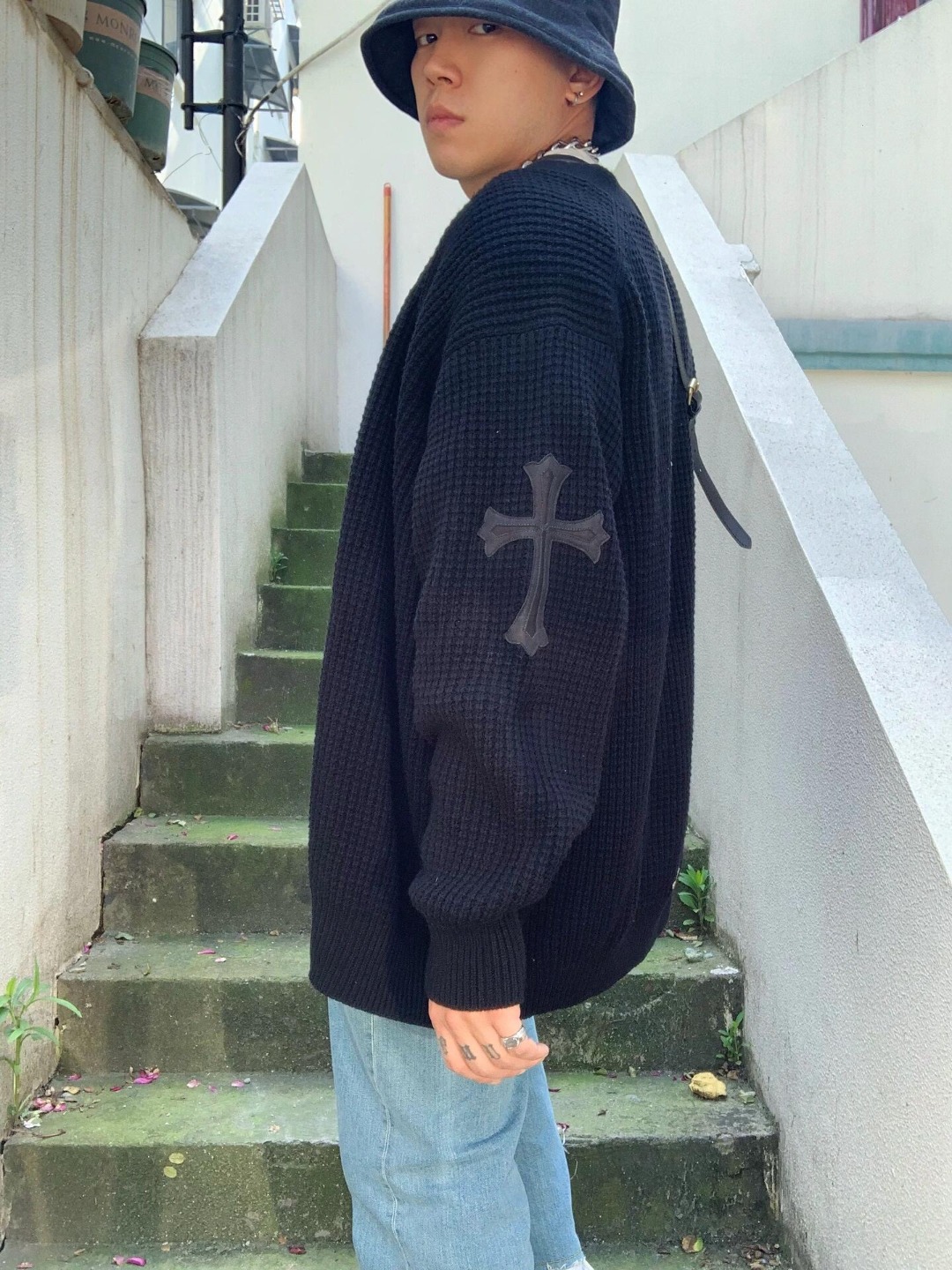 保温性抜群Chrome Hearts クロムハーツコピー カーデガン おしゃれ 腕にクロス レザーパッチ付きワッフル編み