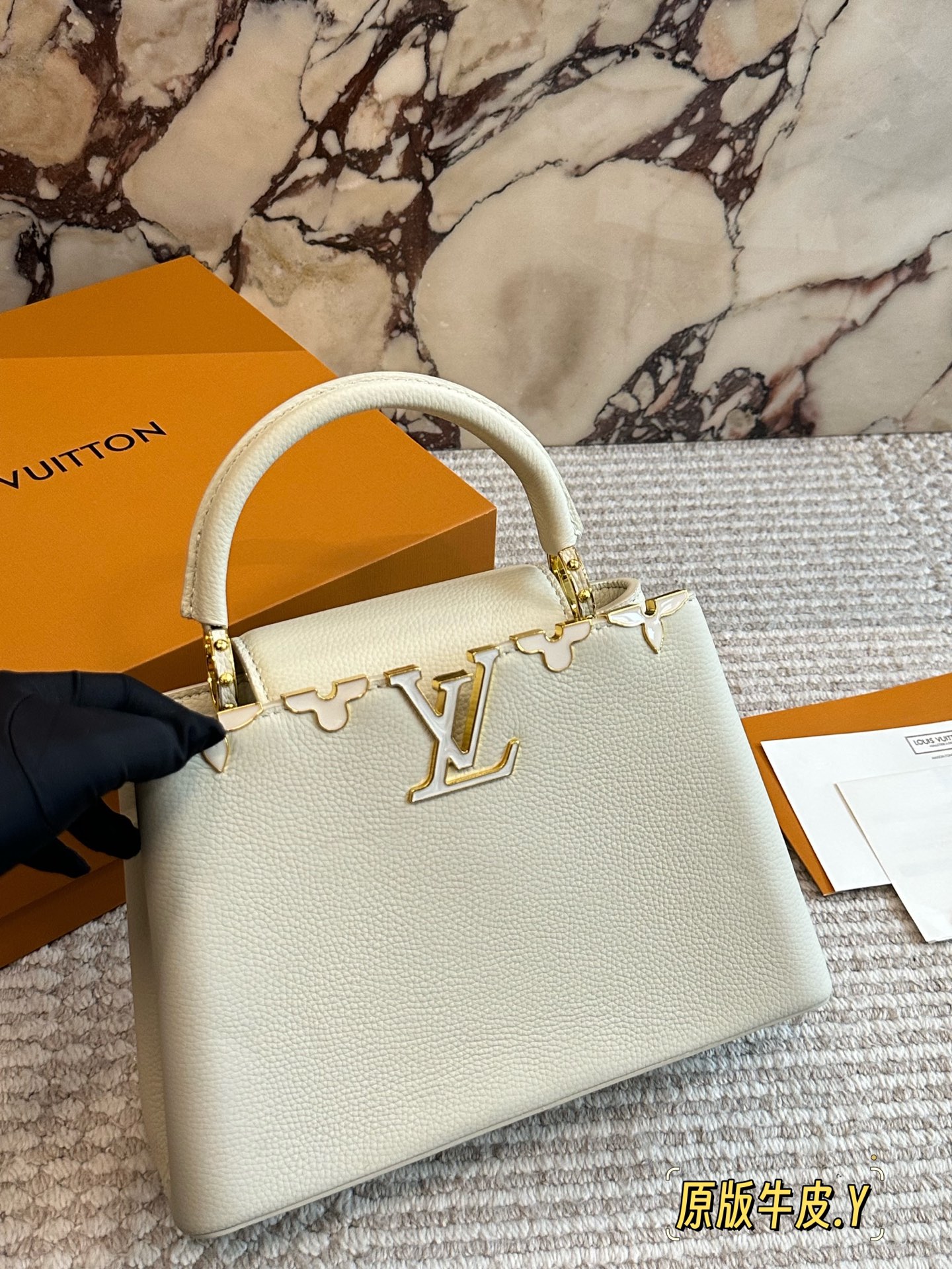 LV Capucines Handbag - cnluxepick