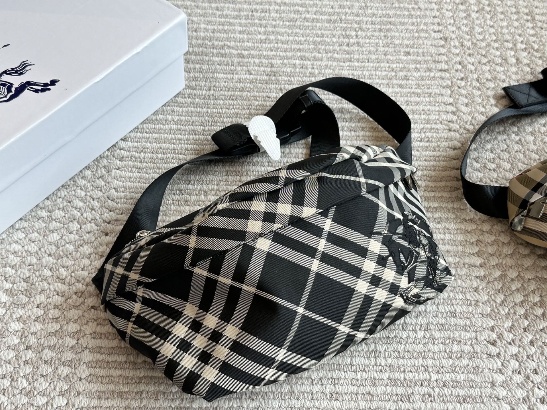Burberry classic waist bag - cnluxepick