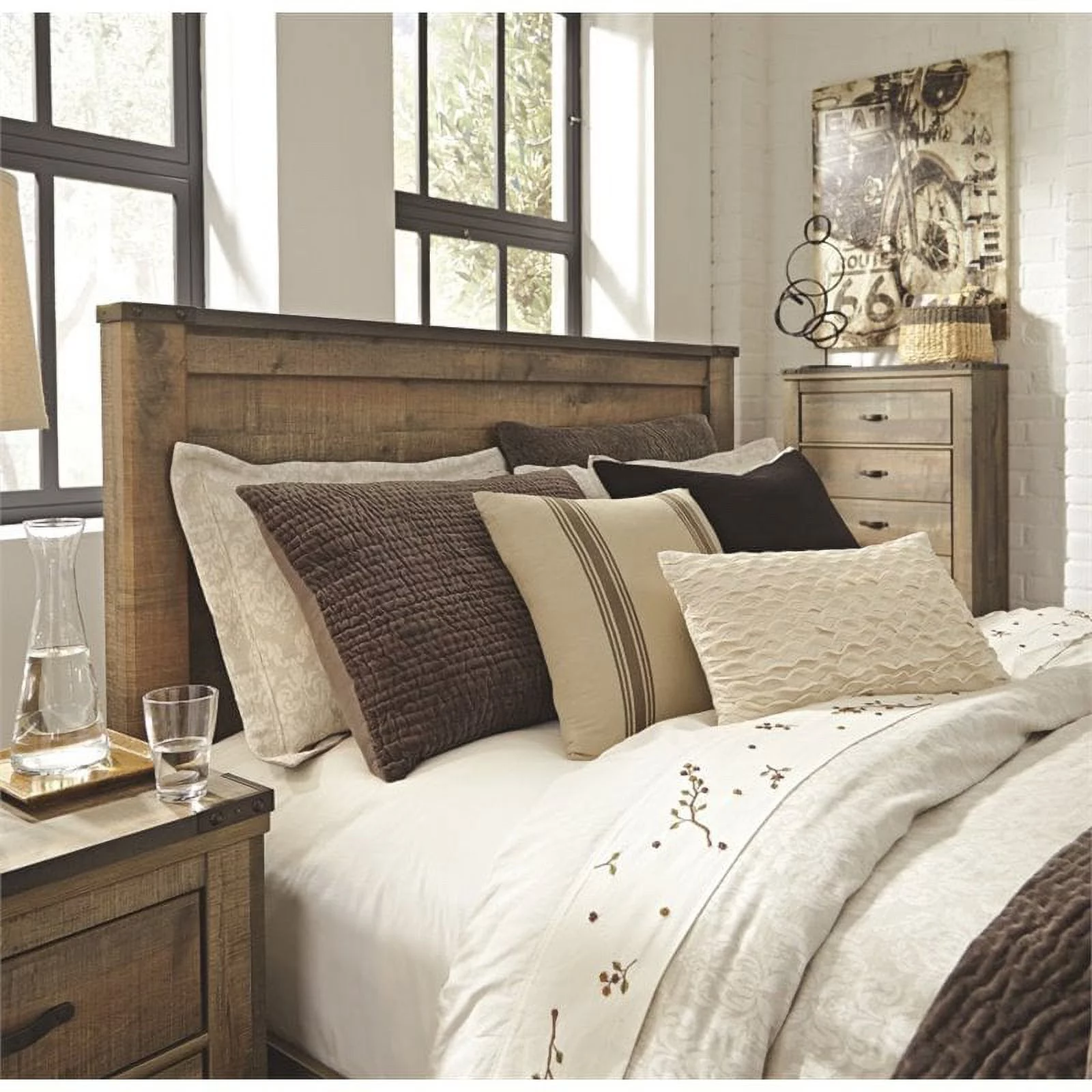 Ashley Furniture Trinell Farmhouse Wood Panel Bed, Queen, Brown