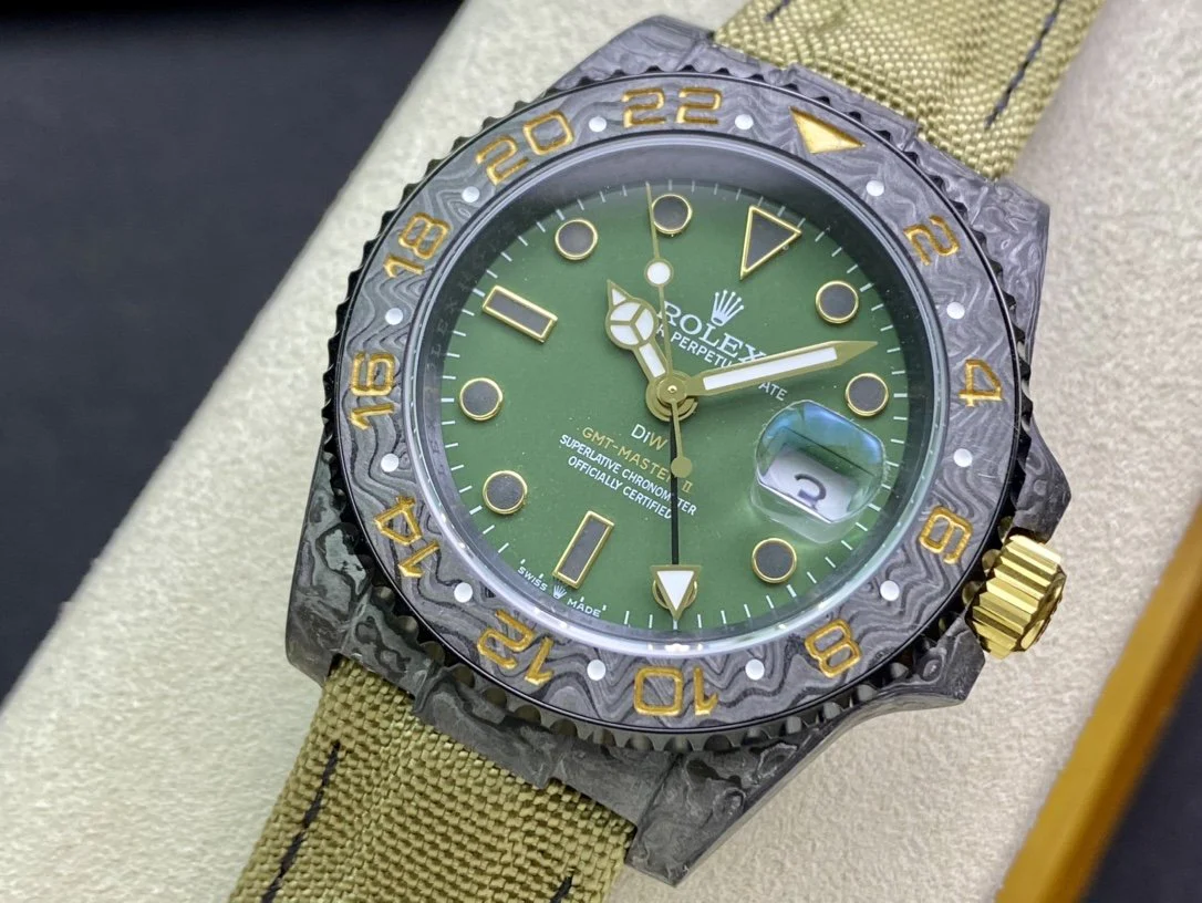GMT - MASTER II CARBON GREEN