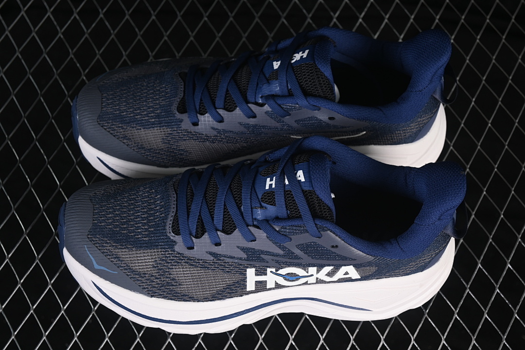 HOKA One One Challenger 8