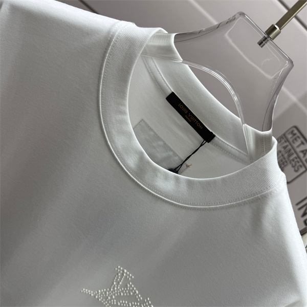 ★オーガニックコットン ルイヴィトンTシャツコピー半袖LOUIS VUITTON 春夏カラー 2026トレンド