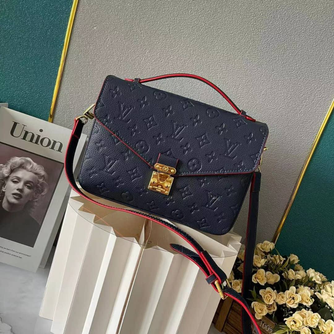 Louis Vuitton Pochette Metis 25Cm M44071