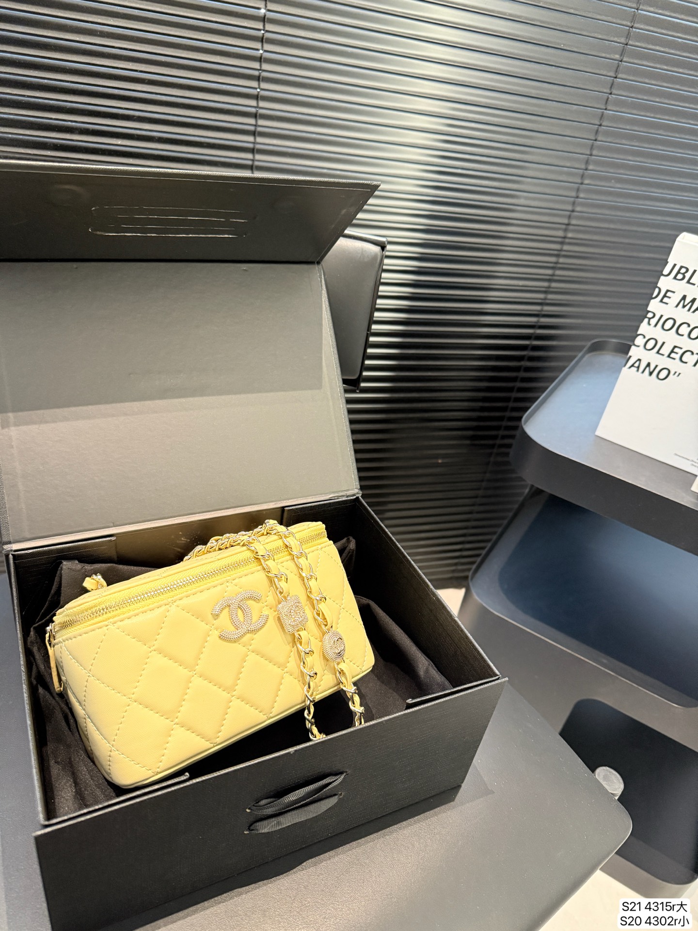 Chanel cosmetic bag fashionable and versatile - cnluxepick