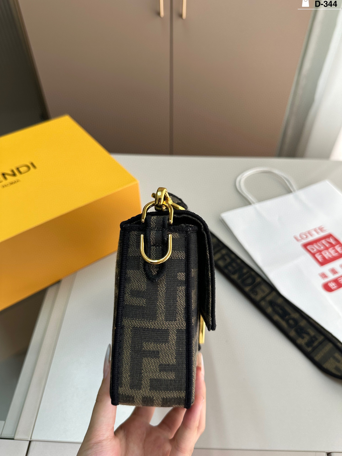 Fendi classic baguette bag - cnluxepick