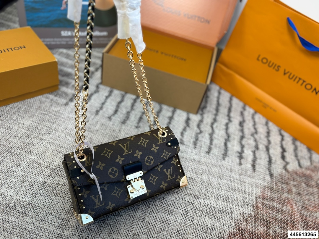 LV Trunkie shoulder bag - cnluxepick