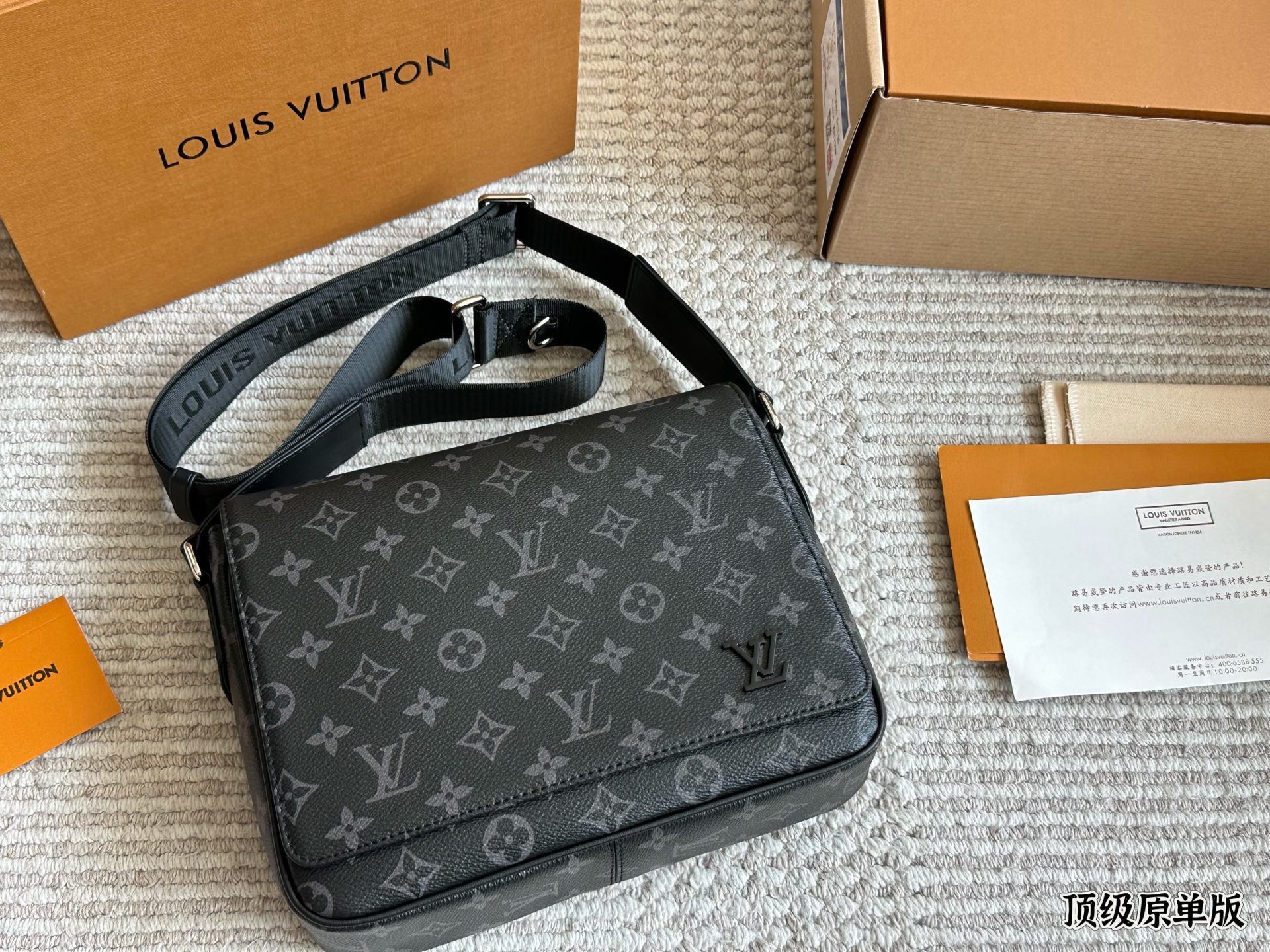 LV District Shoulder Bag - cnluxepick