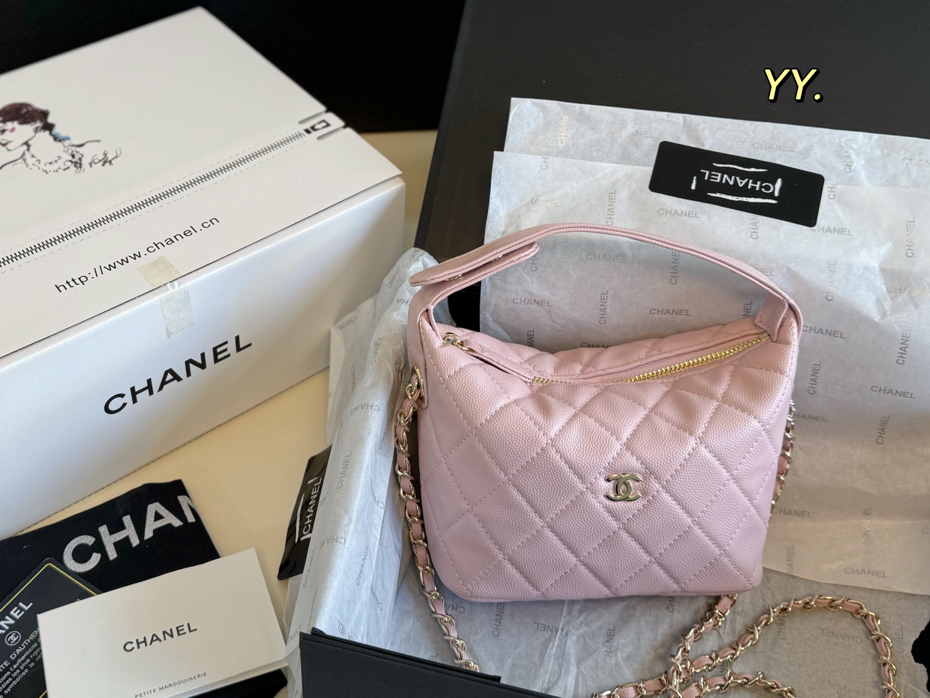 Chanel's new 25c hobo chain lunch box bag - cnluxepick