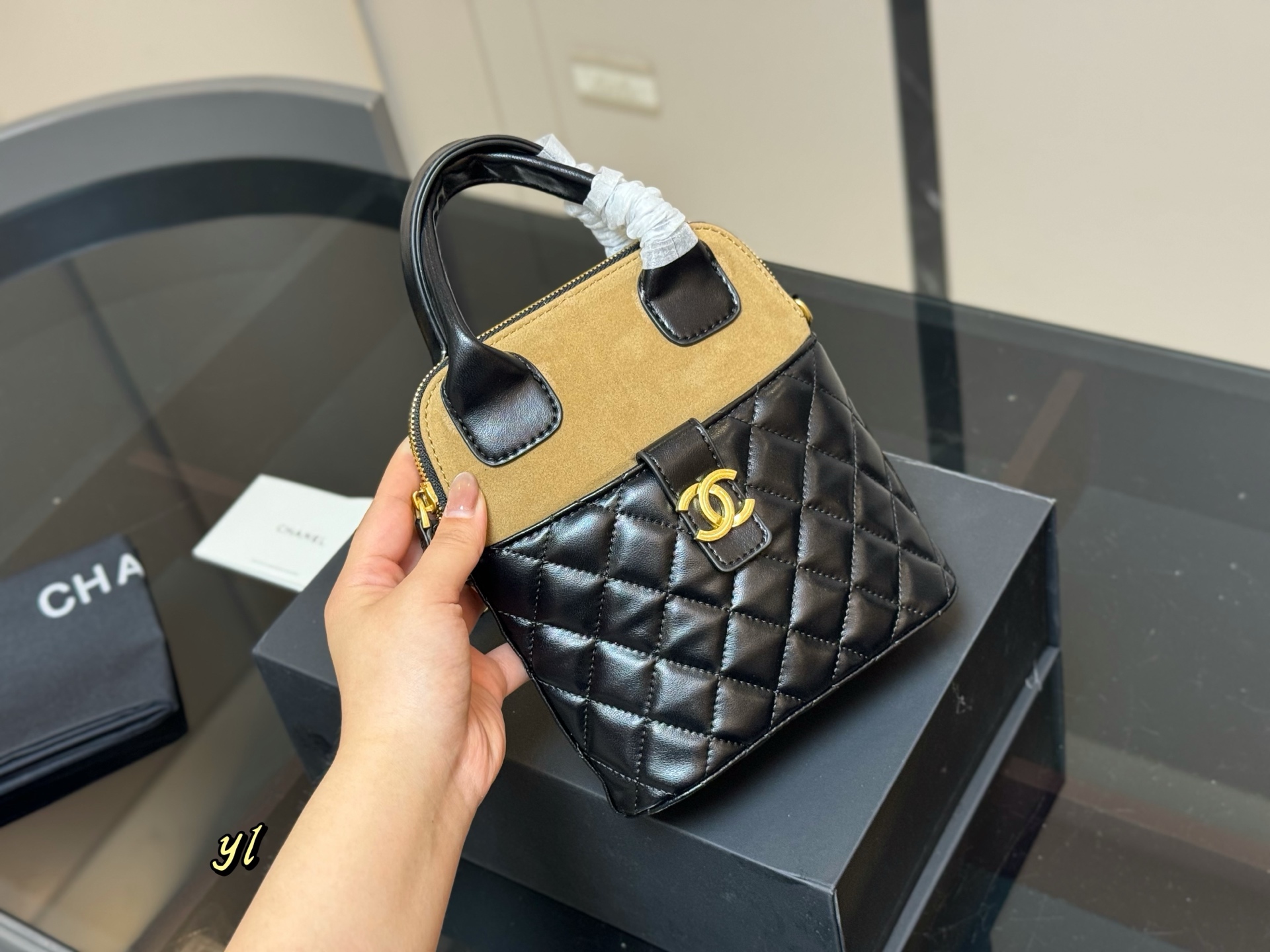 Chanel stylish and simple shell bag - cnluxepick