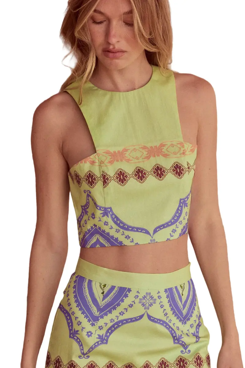 Rainbow-Print Cropped Tee – Vibrant, Color-Blocked Casual Top for Warm-Weather Styling