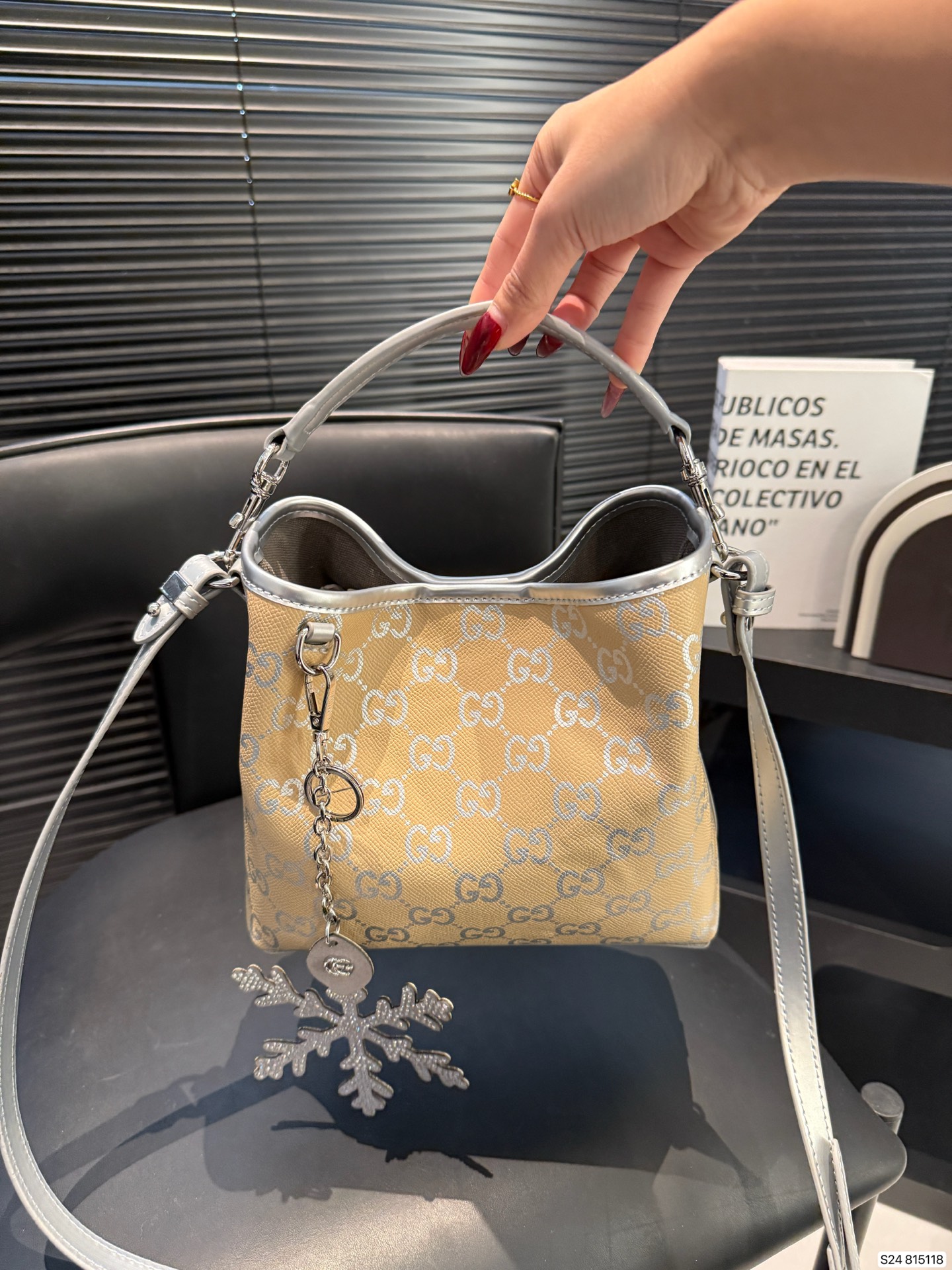 Gucci Winter Limited Edition Underarm Bag - cnluxepick