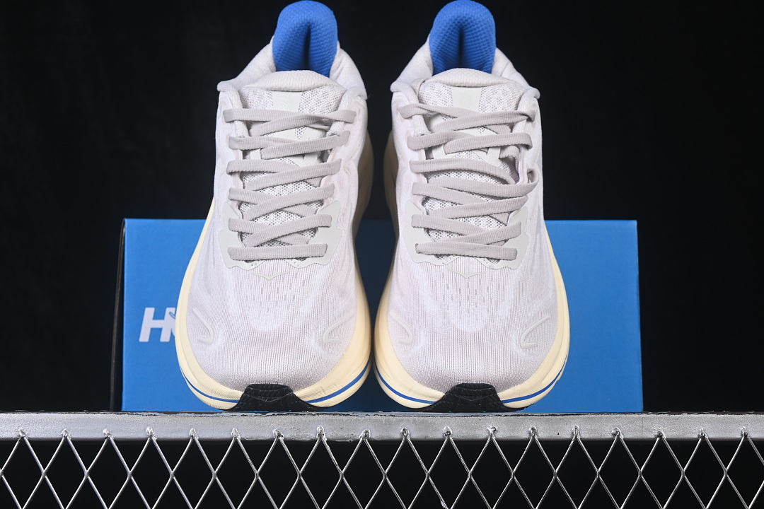 HOKA One One Clifton 10