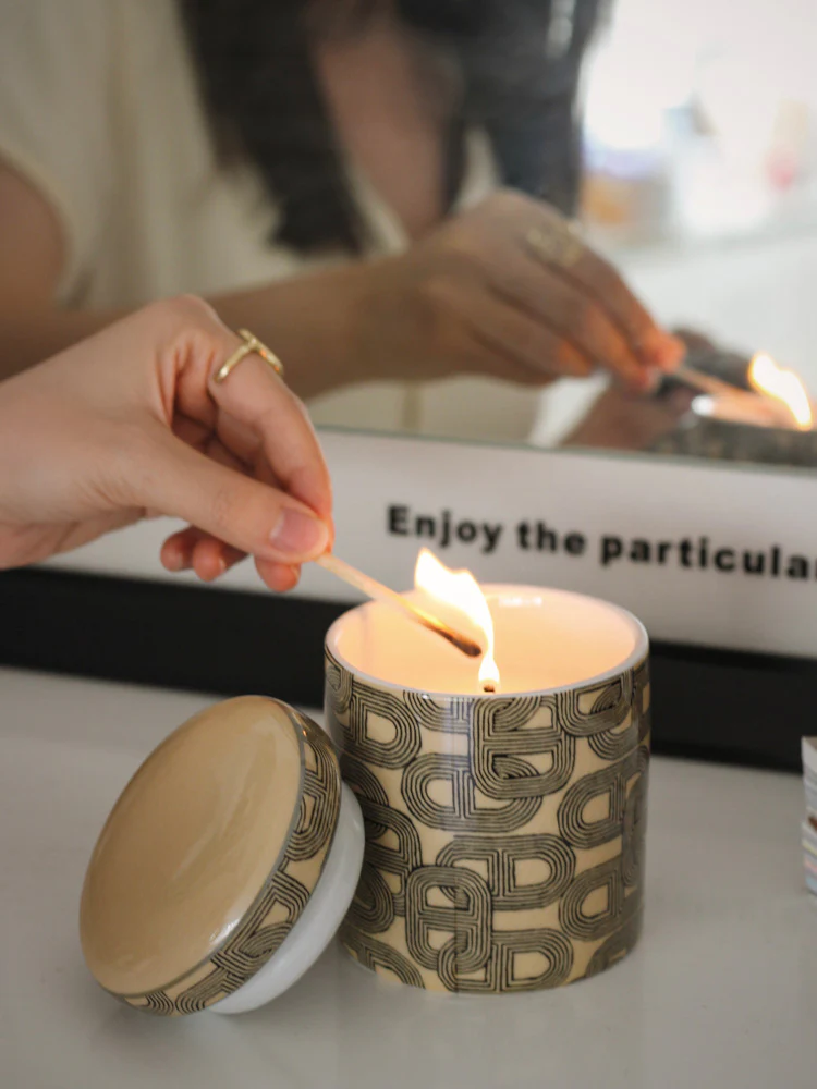 DC040 - Pig Nose Porcelain Aromatherapy Candle Aid Sleep without Smoke Bedroom Bedside Aromatherapy Creative Decoration