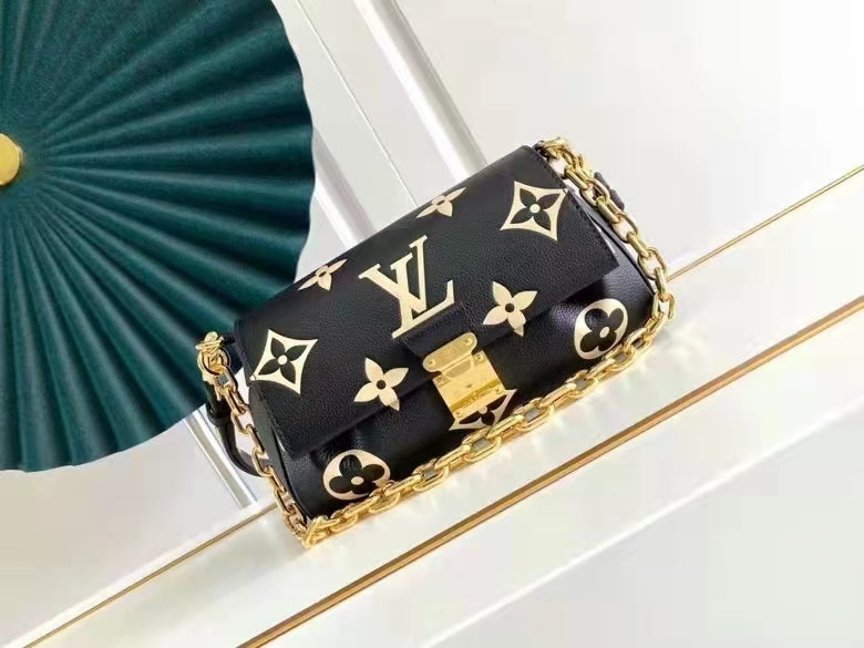 Louis Vuitton Favorite 24Cm Black